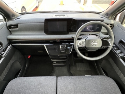 サクラ(ニッサン)中古車 後席から見た前席