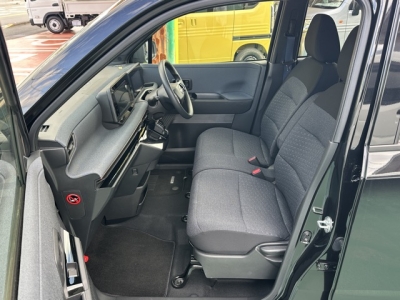 サクラ(ニッサン)中古車 前席内装