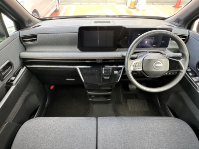 サクラ(ニッサン)中古車 後席から見た前席