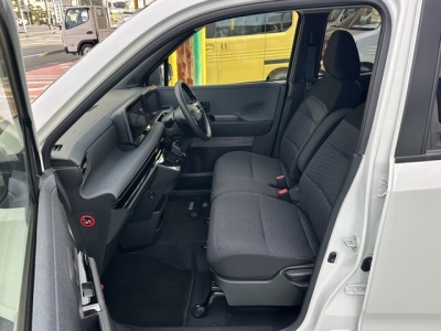 サクラ(ニッサン)中古車 前席内装