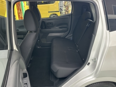 サクラ(ニッサン)中古車 後席内装