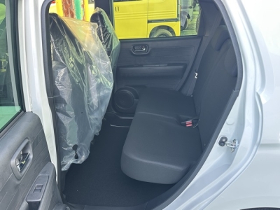 N-ONE(ホンダ)届出済未使用車 後席内装