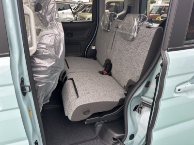 新型スペーシア(スズキ)届出済未使用車 後席内装