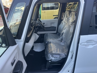 新型N-BOX(ホンダ)届出済未使用車 前席内装