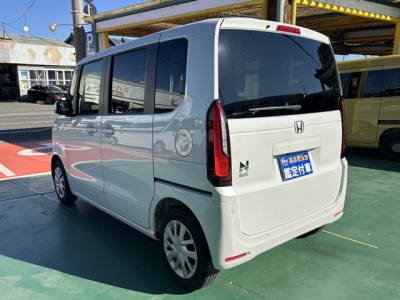 新型N-BOX(ホンダ)届出済未使用車 後方