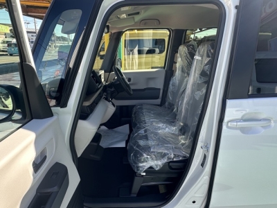 新型N-BOX(ホンダ)届出済未使用車 前席内装