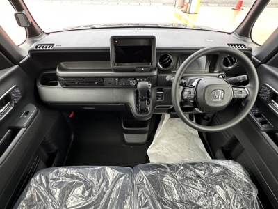 新型N-BOX(ホンダ)届出済未使用車 後席内装