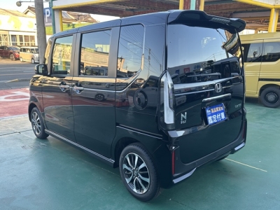 新型N-BOX(ホンダ)届出済未使用車 後方