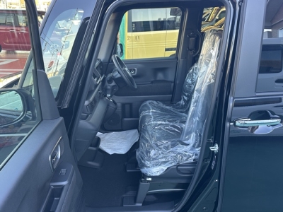 新型N-BOX(ホンダ)届出済未使用車 前席内装