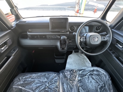 新型N-BOX(ホンダ)届出済未使用車 後席内装