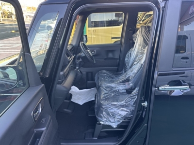 新型N-BOX(ホンダ)届出済未使用車 前席内装