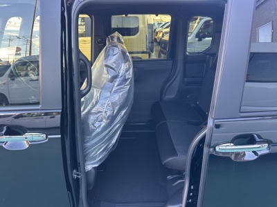 新型N-BOX(ホンダ)届出済未使用車 後席内装