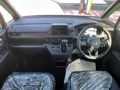 ステップワゴン(ホンダ)登録済未使用車 後席から見た前席