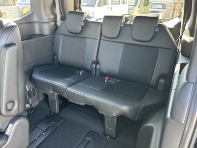 ステップワゴン(ホンダ)登録済未使用車 後席から見た前席