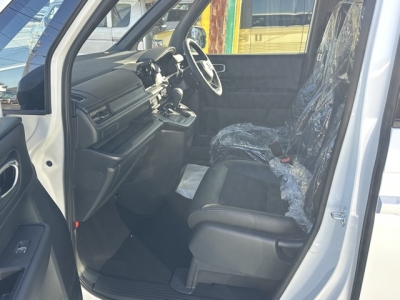 ステップワゴン(ホンダ)登録済未使用車 前席内装