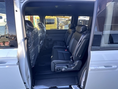 ステップワゴン(ホンダ)登録済未使用車 前席内装