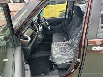 新型ムーヴ(ダイハツ)届出済未使用車 前席内装