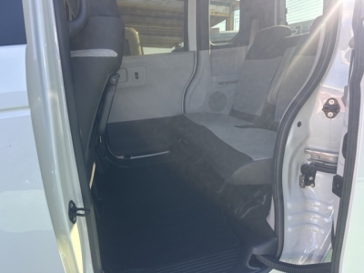 新型N-BOX(ホンダ)中古車 後席内装