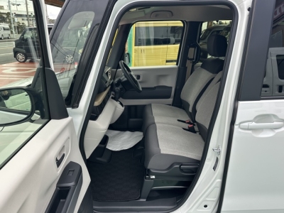新型N-BOX(ホンダ)中古車 前席内装