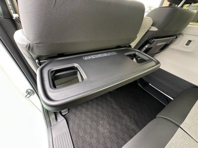 新型N-BOX(ホンダ)中古車 内外装写真他