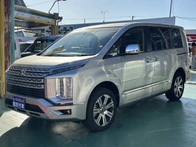 デリカD:5 4WD(三菱)登録済未使用車 前方
