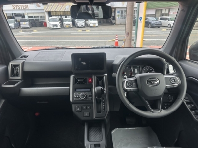 タフト(ダイハツ)届出済未使用車 後席から見た前席