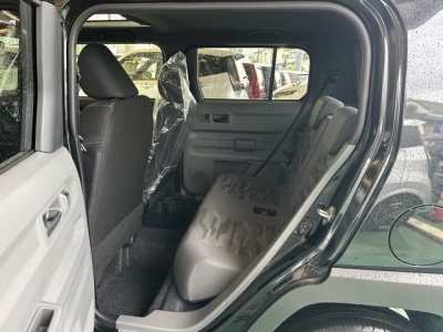 タフト(ダイハツ)届出済未使用車 後席から見た前席
