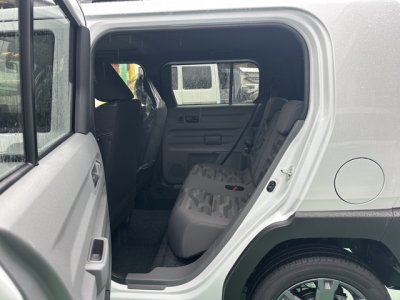 タフト(ダイハツ)届出済未使用車 後席内装