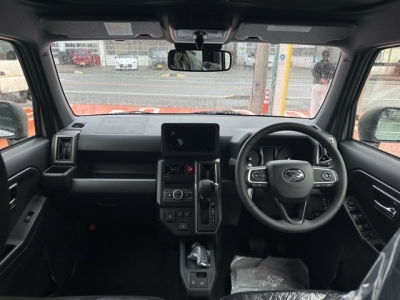 タフト(ダイハツ)届出済未使用車 後席から見た前席