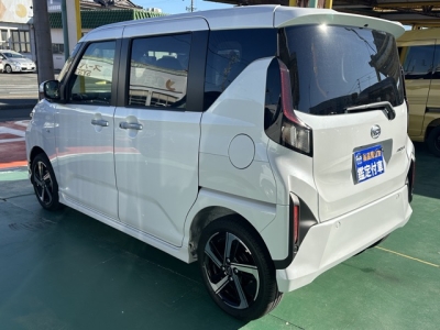 新型ムーヴ(ダイハツ)届出済未使用車 後方