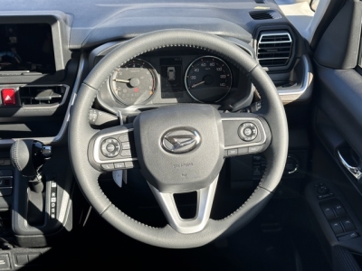 新型ムーヴ(ダイハツ)届出済未使用車 内外装写真