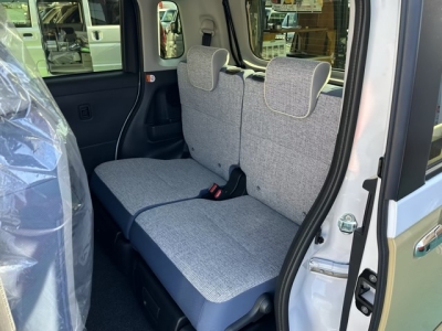 ムーヴキャンバス(ダイハツ)届出済未使用車 後席内装
