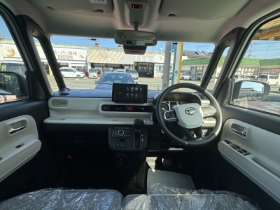 ムーヴキャンバス(ダイハツ)届出済未使用車 後席から見た前席