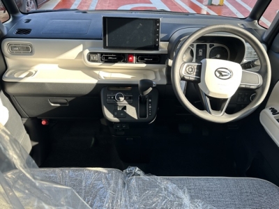 ムーヴキャンバス(ダイハツ)届出済未使用車 後席から見た前席