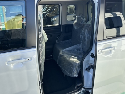 ルークス(ニッサン)届出済未使用車 後席内装