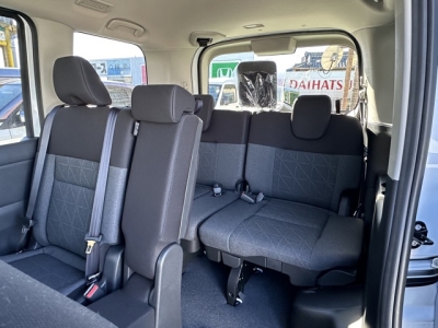 セレナ(ニッサン)登録済未使用車 内外装写真他２