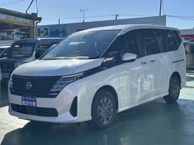 セレナ(ニッサン)登録済未使用車 前方