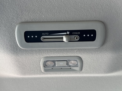 セレナ(ニッサン)登録済未使用車 内外装写真他