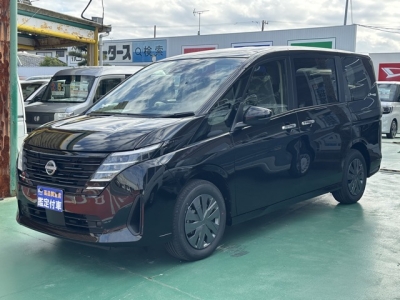 セレナ(ニッサン)登録済未使用車 前方