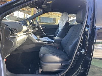 エクリプスクロスPHEV(三菱)中古車 前席内装