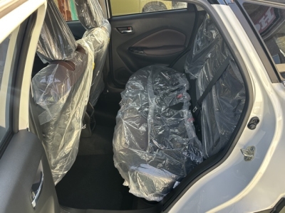 フロンクス(スズキ)登録済未使用車 後席内装