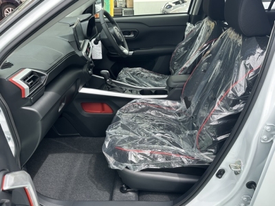 ライズ(トヨタ)登録済未使用車 前席内装