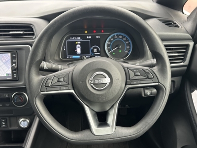 リーフ(ニッサン)中古車 内外装写真