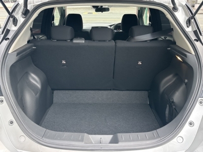 リーフ(ニッサン)中古車 内外装写真他１