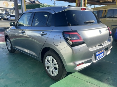 新型スイフト(スズキ)中古車 後方
