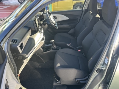 新型スイフト(スズキ)中古車 前席内装