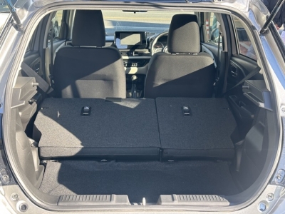 新型スイフト(スズキ)中古車 内外装写真他