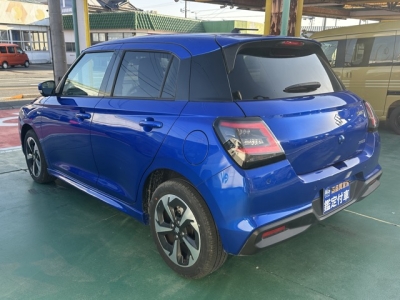 新型スイフト(スズキ)登録済未使用車 後方