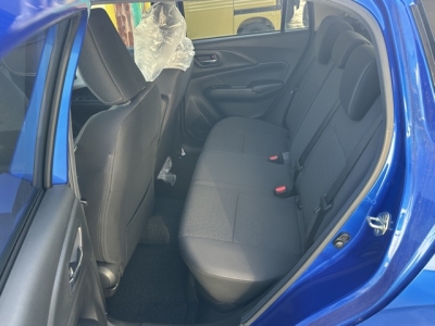 新型スイフト(スズキ)登録済未使用車 後席内装