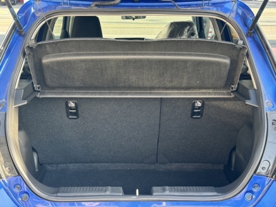 新型スイフト(スズキ)登録済未使用車 内外装写真他１